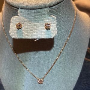 Women’s necklace and earrings set